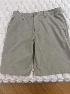 Under Armour Youth Boys Performance Shorts in Khaki Golf Shorts